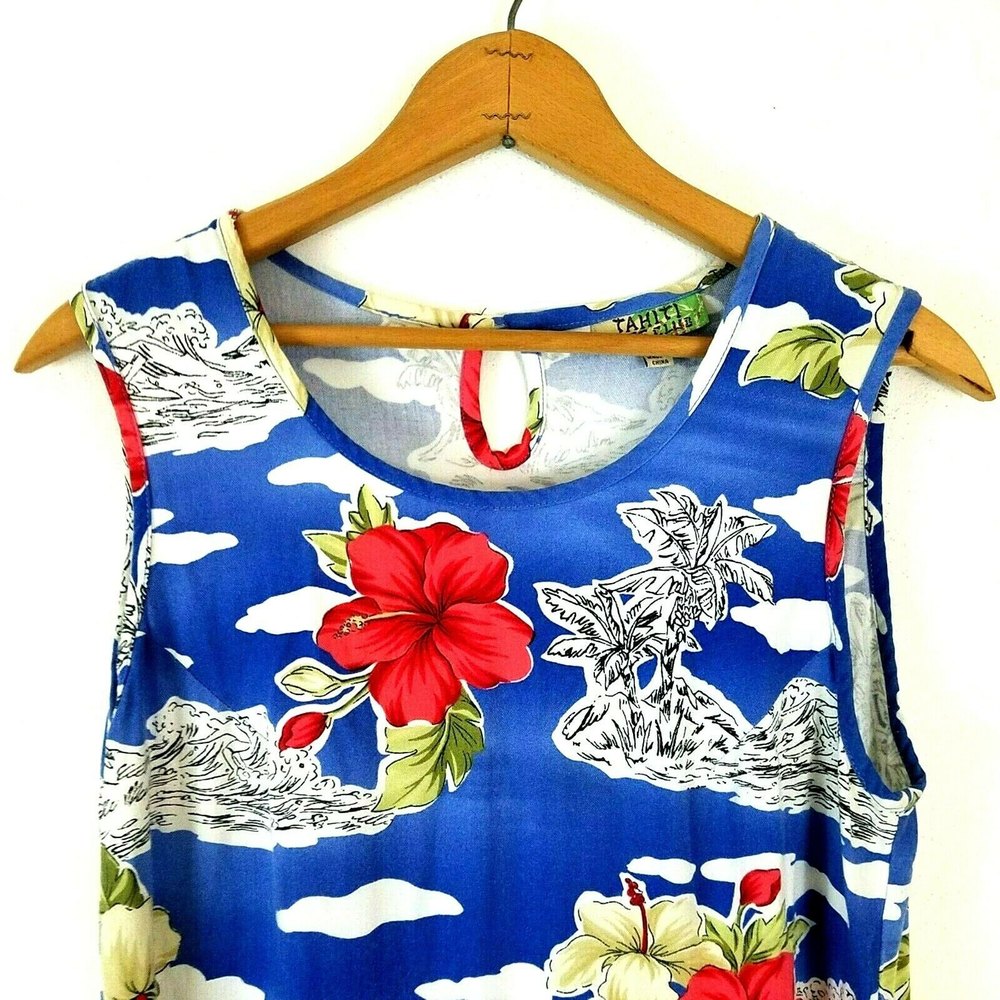Tahiti Reef Club Womens Summer Dress Small Hibiscus Flowers Blue Skies & Clouds